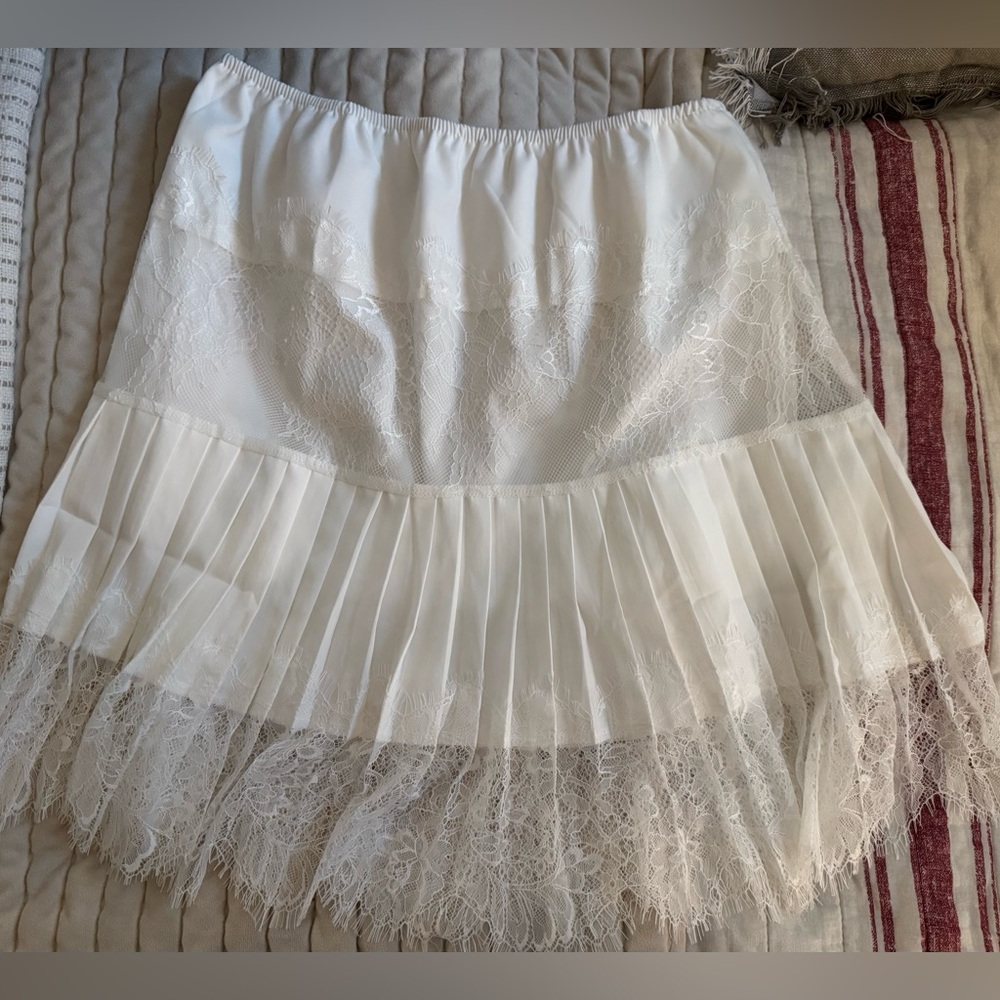 Viral Lace Layering Skirt, Sz Small NWOT